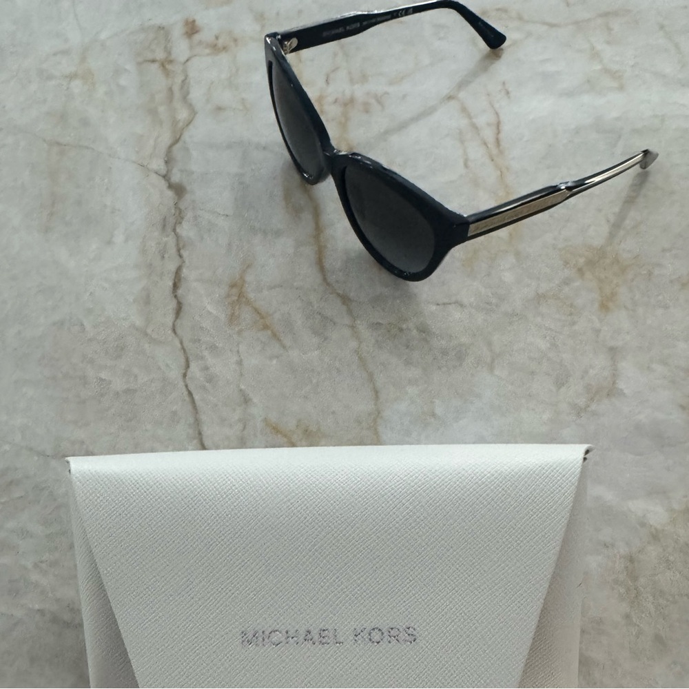 Michael kors makena sunglasses with case black and gold NWT